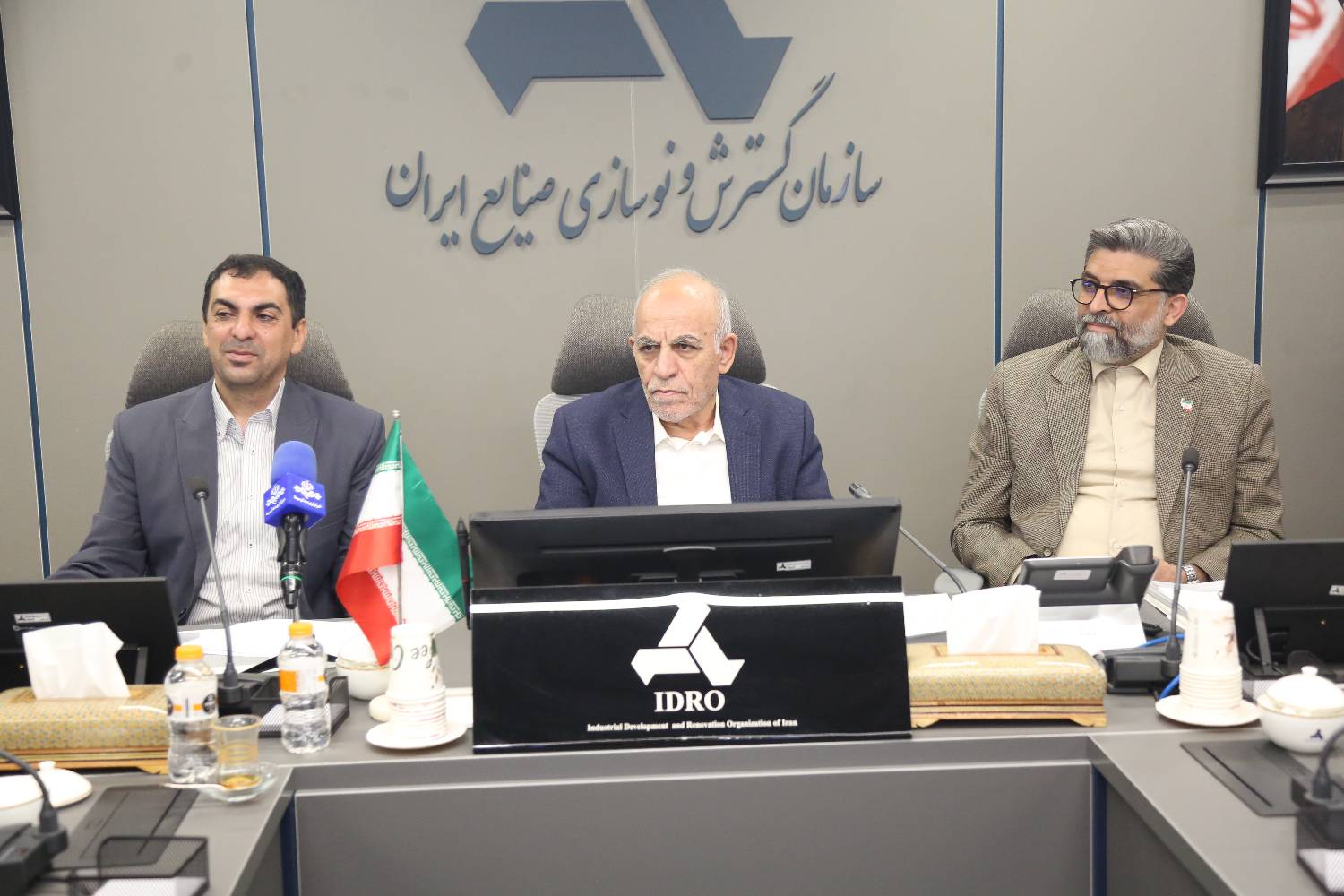 بررسی راهکارهای رفع موانع زنجیره ارزش و کاهش هزینه‌های حمل‌ونقل در توسعه دریامحور